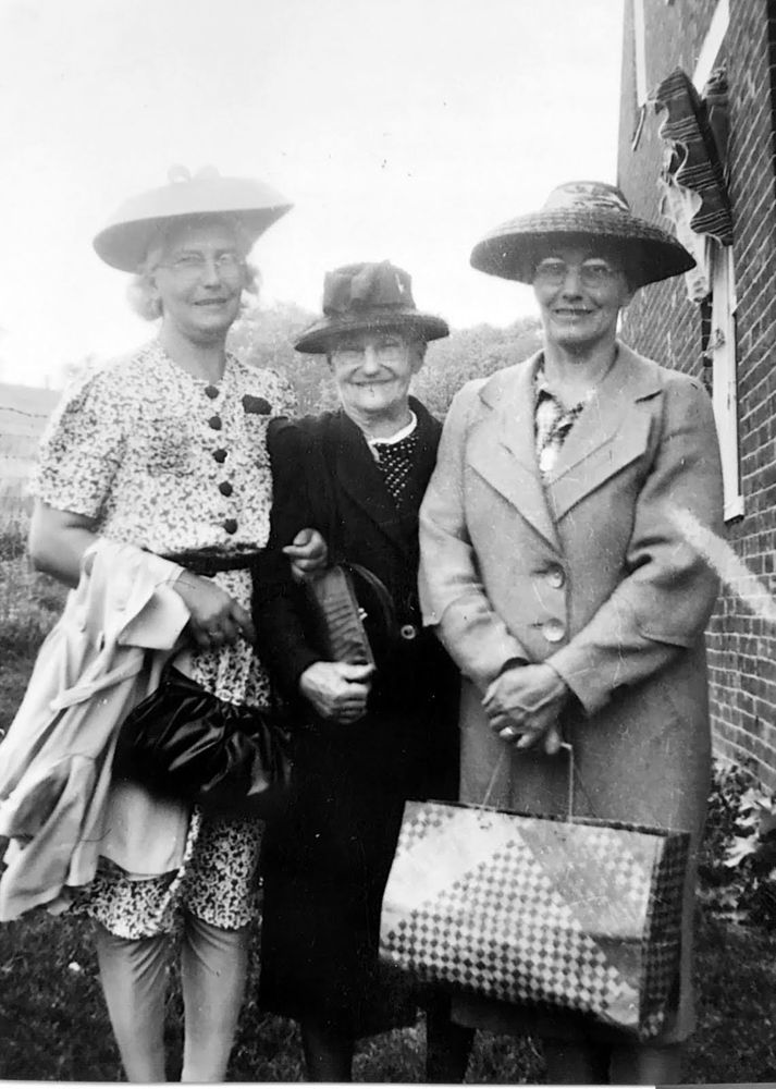 Margie Reeder - My grandmother Reeder (on right) with sisters.